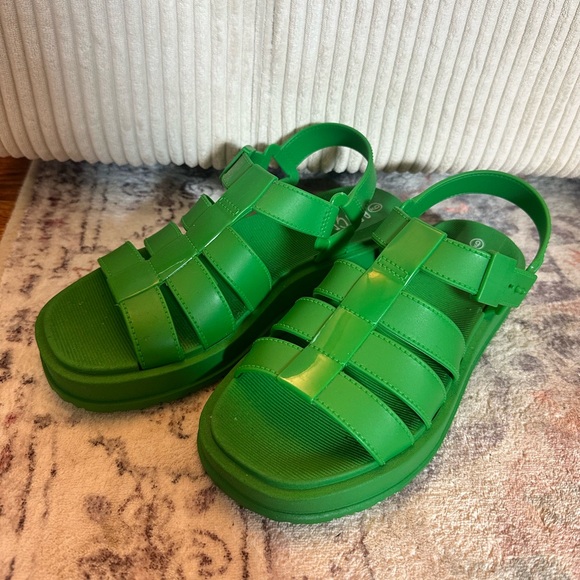 💚EUC Green Rouge Summer Sandals💚 - Picture 1 of 4